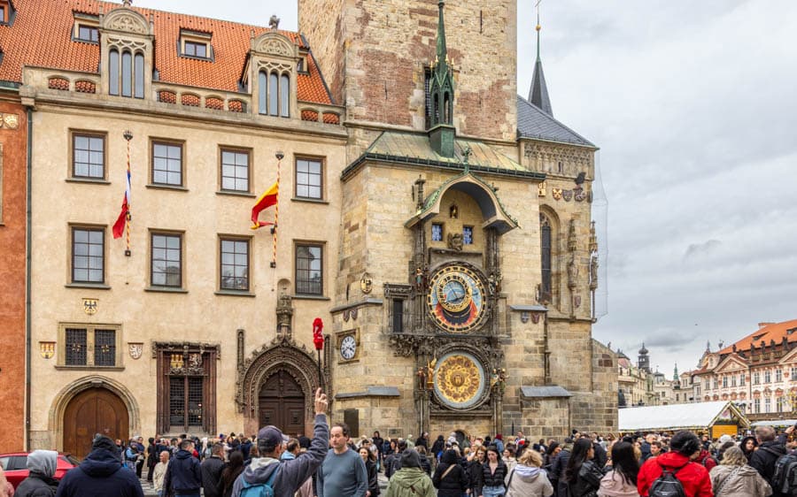 建於1410年的布拉格天文鐘亦稱為「Orloj」是世界上目前仍在運作中最古老的天文鐘